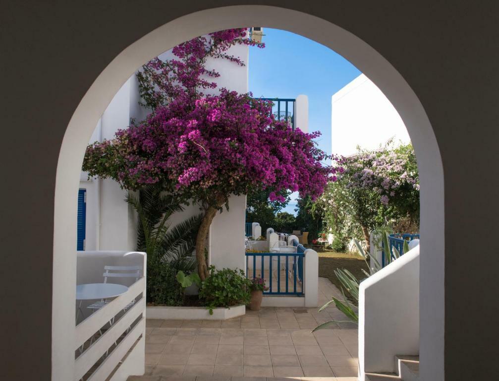 είσοδος με καμάρα - ξενοδοχείο προς πώληση στα Χανιά Κρήτης
