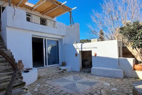 Μεζονέτα με κήπο προς πώληση στα Χανιά Κρήτης