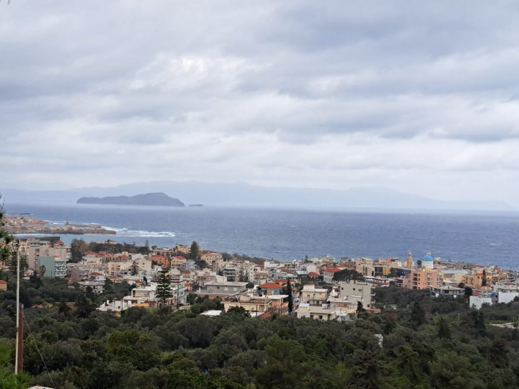 οικόπεδο με θέα στα Χανιά - παραθαλάσσια ακίνητα